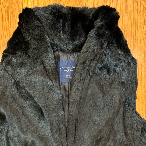 AE Faux Fur Vest - Picture 3 of 3